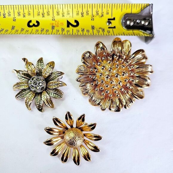 Vintage Set of Three Gold Tone Metal Floral Green Rhinestone Flower Brooch Pins - Picture 9 of 9